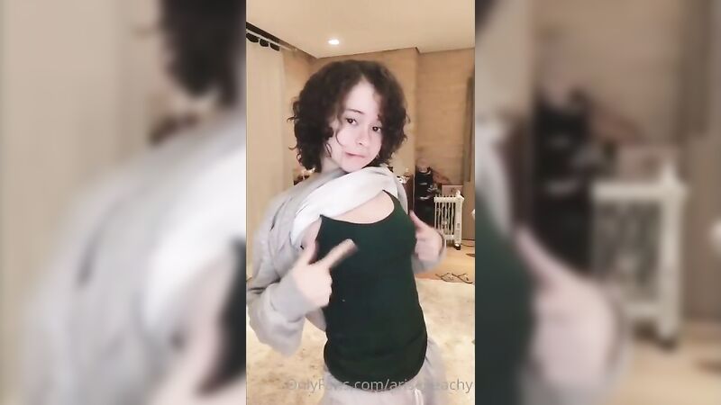 Arise Peachy Naked Onlyfans Teen Porn Hacked Video