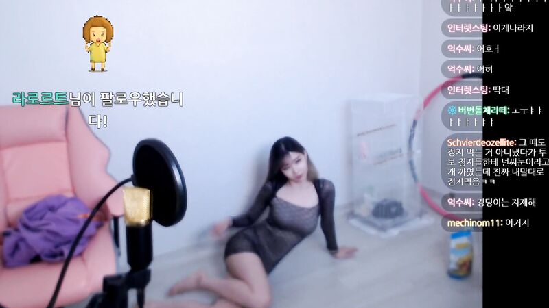 Korean Streamer Hot Skirt lift Jiggling Twitch Video