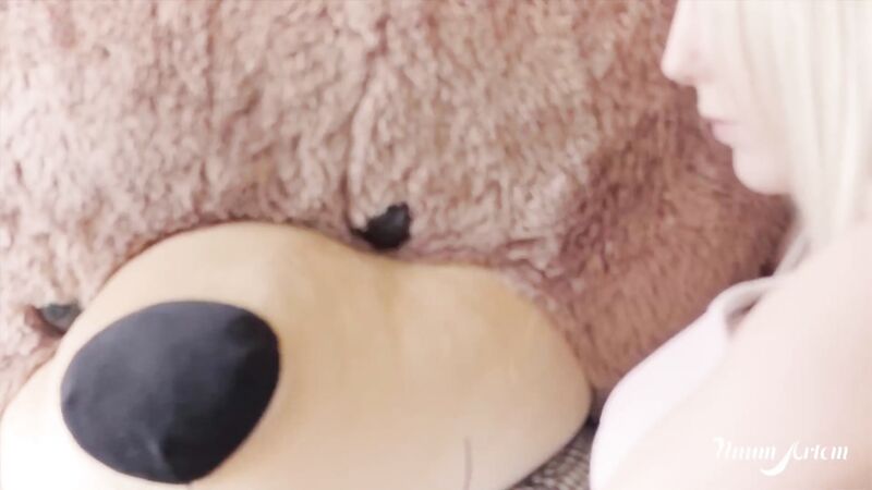 STPeach Teasing Her Rear