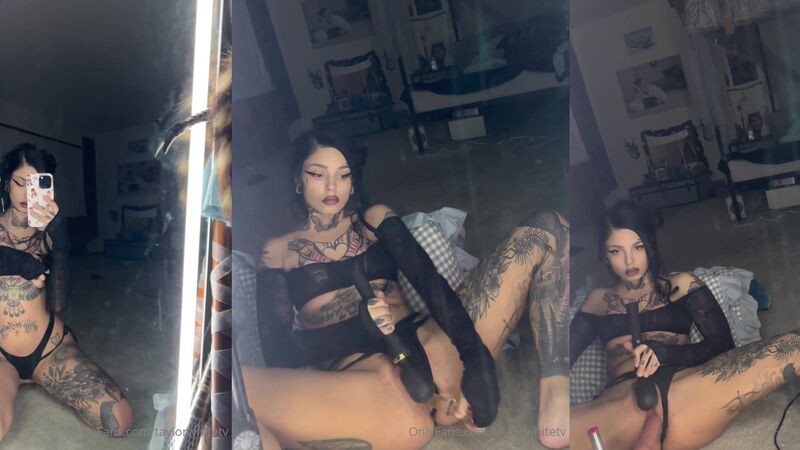 Taylor White multiple toys playing with pussy